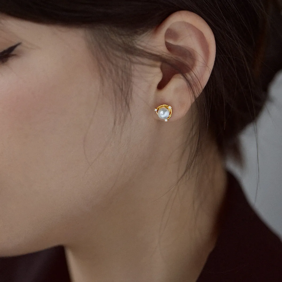 Swirl 6mm Freshwater Pearl Earrings - Gold